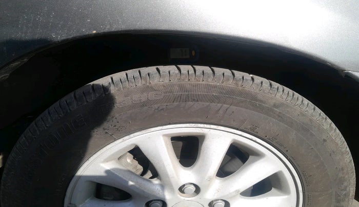 2014 Toyota Innova 2.5 ZX 7 STR, Diesel, Manual, 2,65,521 km, tyre