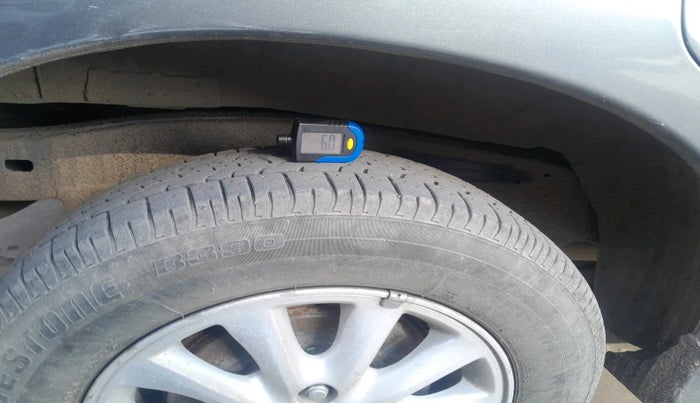 2014 Toyota Innova 2.5 ZX 7 STR, Diesel, Manual, 2,65,521 km, tyre