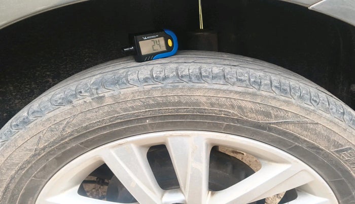 2013 Volkswagen Polo HIGHLINE1.2L, Petrol, Manual, 70,421 km, tyre