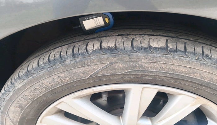 2013 Volkswagen Polo HIGHLINE1.2L, Petrol, Manual, 70,421 km, tyre