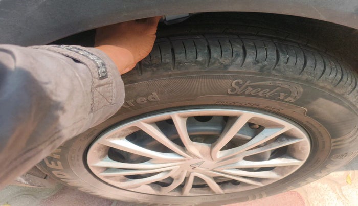 2025 Mahindra XUV700 AX 3 D AT 5 STR, Diesel, Automatic, 4,746 km, tyre