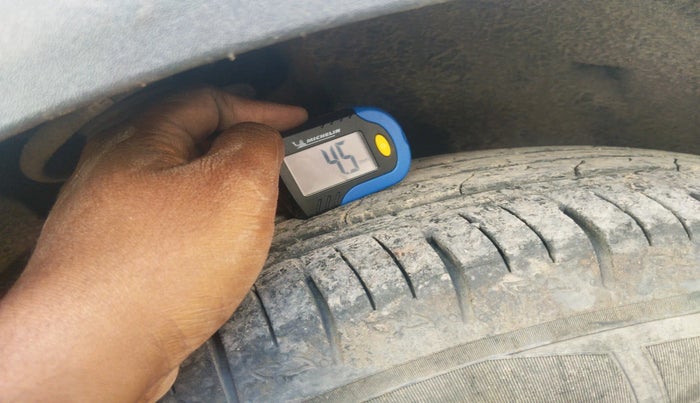 2022 Mahindra XUV700 MX D MT 5 STR, Diesel, Manual, 48,418 km, tyre