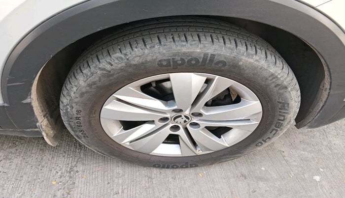 2022 Skoda KUSHAQ AMBITION 1.0L TSI AT, Petrol, Automatic, 29,990 km, tyre