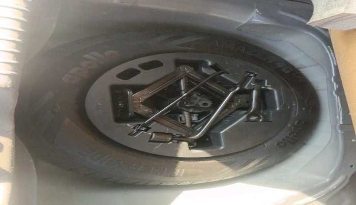 2012 Hyundai i10 SPORTZ 1.2, Petrol, Manual, 76,406 km, tyre