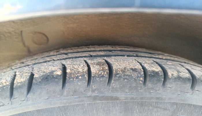 2012 Hyundai i10 SPORTZ 1.2, Petrol, Manual, 76,406 km, tyre