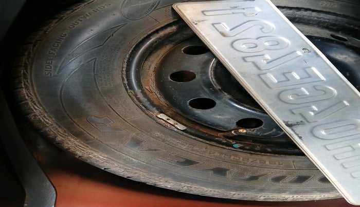 2013 Maruti Swift VXI, Petrol, Manual, 17,643 km, tyre