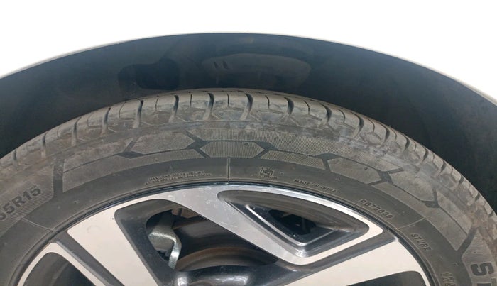 2023 Hyundai AURA SX 1.2 CNG, Petrol, Manual, 1,29,526 km, tyre