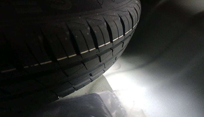 2023 Hyundai AURA SX 1.2 CNG, Petrol, Manual, 1,29,526 km, tyre