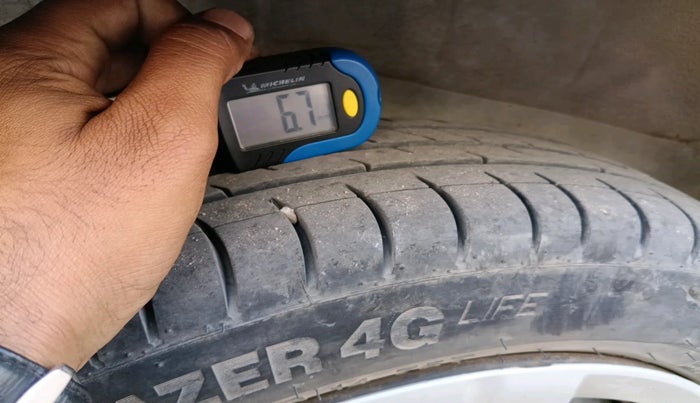 2013 Maruti Wagon R 1.0 VXI, Petrol, Manual, 1,03,572 km, tyre