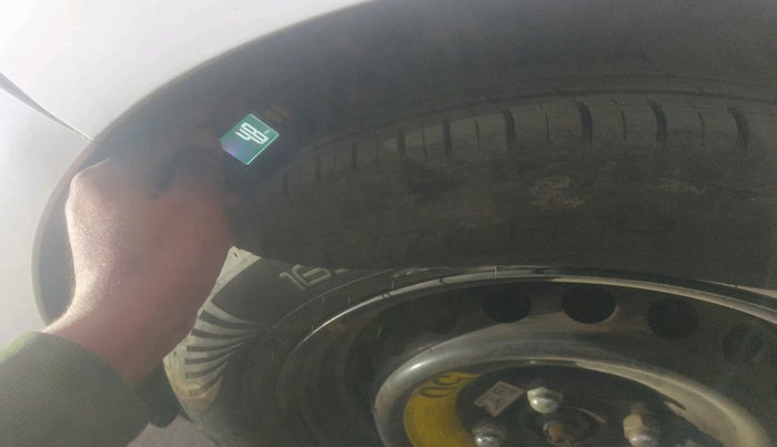 2024 Hyundai AURA SX 1.2 CNG, Petrol, Manual, 49,543 km, tyre