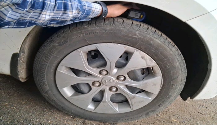 2015 Hyundai Xcent S 1.2, Petrol, Manual, 2,87,328 km, tyre