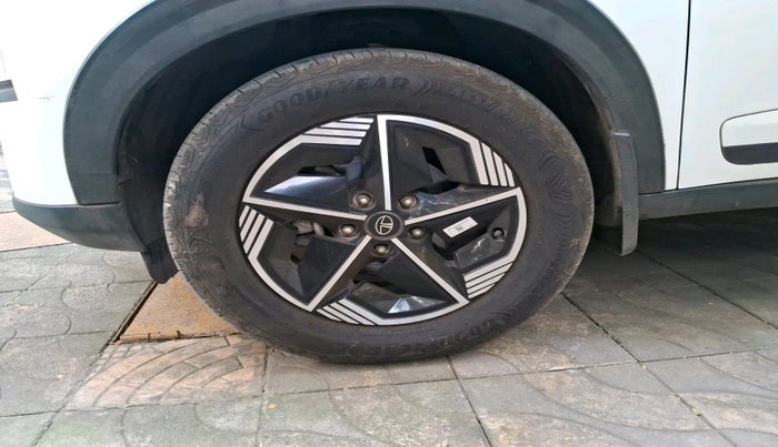 2023 Tata NEXON FEARLESS + SUNROOF DCA DUAL TONE 1.2 PETROL, Petrol, Automatic, 13,080 km, tyre