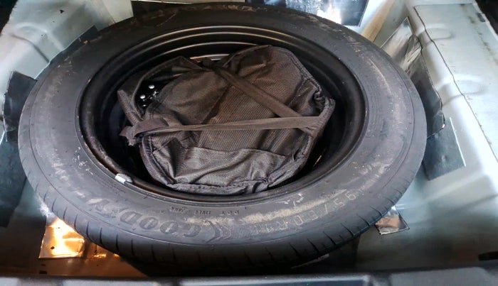 2023 Tata NEXON FEARLESS + SUNROOF DCA DUAL TONE 1.2 PETROL, Petrol, Automatic, 13,080 km, tyre