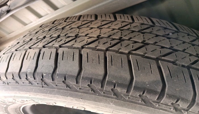 2023 Toyota HILUX HIGH 4X4 MT, Diesel, Manual, 1,12,330 km, tyre