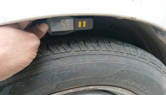 2014 Hyundai i10 MAGNA 1.1, Petrol, Manual, 1,02,834 km, tyre