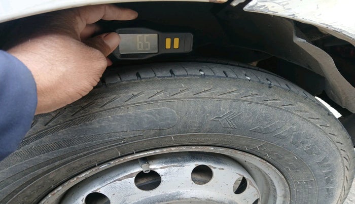 2014 Hyundai i10 MAGNA 1.1, Petrol, Manual, 1,02,834 km, tyre