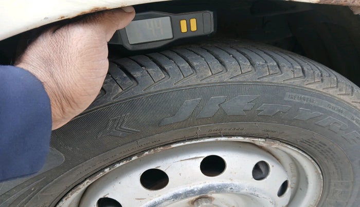 2014 Hyundai i10 MAGNA 1.1, Petrol, Manual, 1,02,834 km, tyre