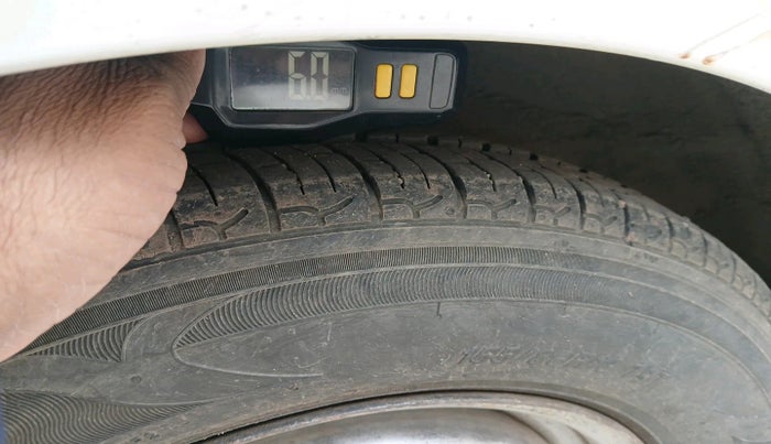 2014 Hyundai i10 MAGNA 1.1, Petrol, Manual, 1,02,834 km, tyre