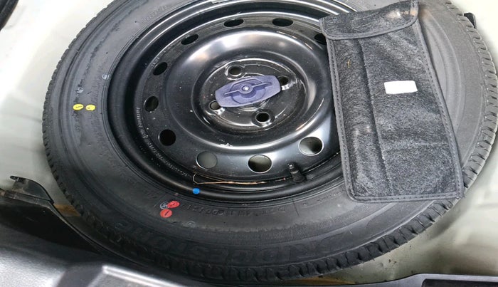 2023 Maruti Swift VXI, Petrol, Manual, 29,323 km, tyre