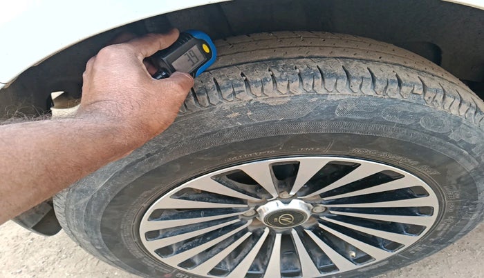 2023 Maruti Swift VXI, Petrol, Manual, 29,323 km, tyre