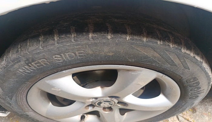 2014 Skoda Rapid ELEGANCE 1.6 TDI CR MT, Diesel, Manual, 1,09,973 km, tyre