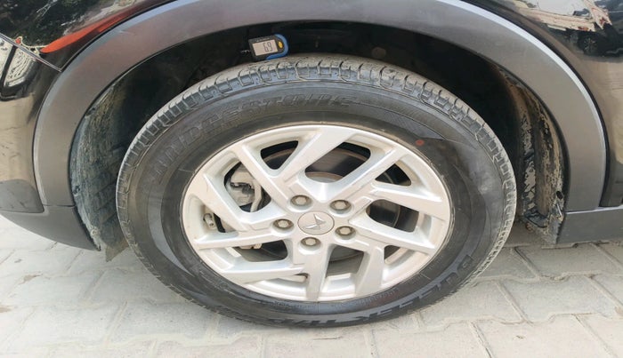 2023 Mahindra XUV300 W8 1.2 PETROL, Petrol, Manual, 25,300 km, tyre