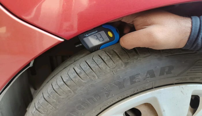 2011 Hyundai i10 SPORTZ 1.2 AT, Petrol, Automatic, 1,06,662 km, tyre