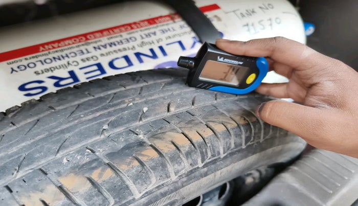 2011 Hyundai i10 SPORTZ 1.2 AT, Petrol, Automatic, 1,06,662 km, tyre