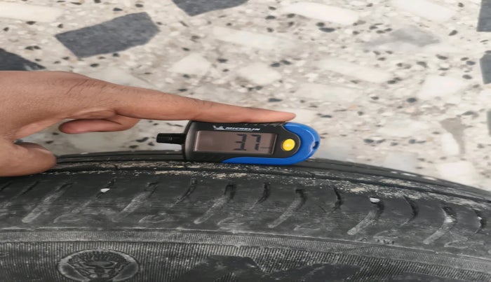 2022 Maruti BREZZA VXI SMART HYBRID, Petrol, Manual, 56,329 km, tyre