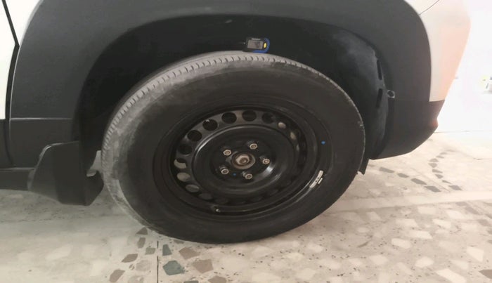 2022 Maruti BREZZA VXI SMART HYBRID, Petrol, Manual, 56,329 km, tyre