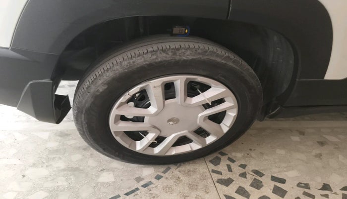 2022 Maruti BREZZA VXI SMART HYBRID, Petrol, Manual, 56,329 km, tyre