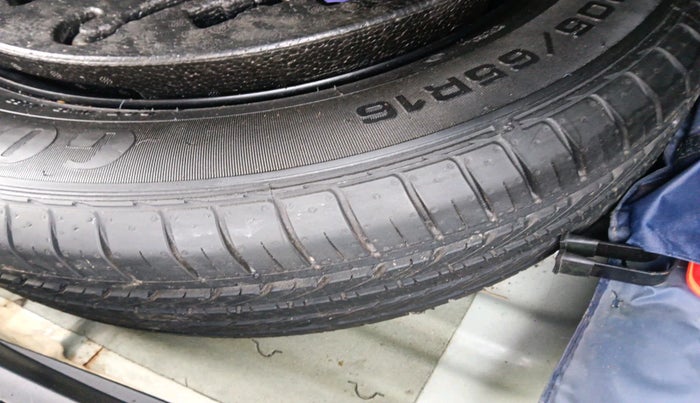 2015 Hyundai Creta SX PLUS 1.6 PETROL, Petrol, Manual, 72,127 km, tyre