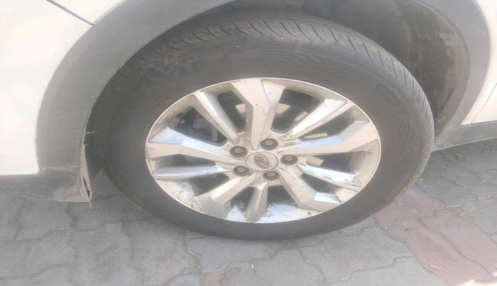 2019 Mahindra XUV300 W8 1.5 DIESEL, Diesel, Manual, 1,33,546 km, tyre