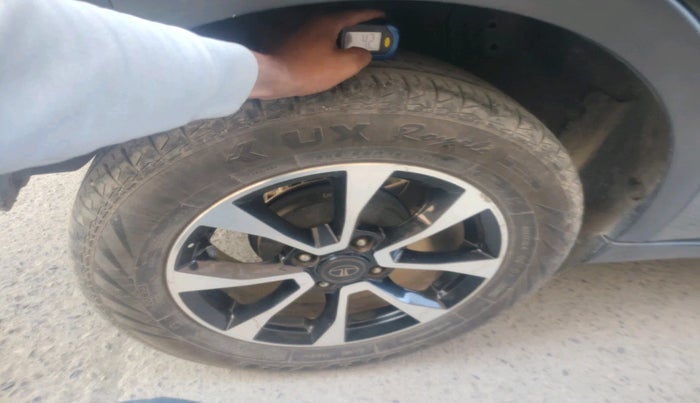 2020 Tata NEXON XZA PLUS (O) DIESEL, Diesel, Automatic, 72,987 km, tyre