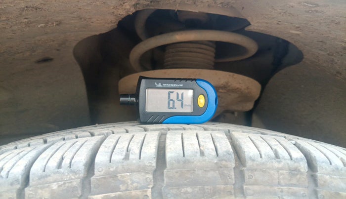 2014 Mahindra XUV500 W4, Diesel, Manual, 1,32,591 km, tyre