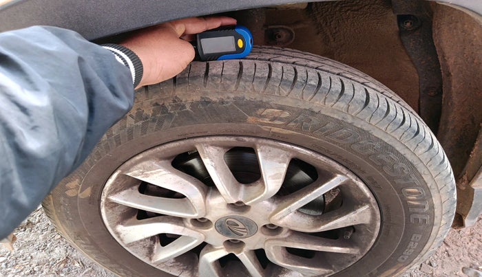 2016 Mahindra Kuv100 K8 6 STR, Petrol, Manual, 15,082 km, tyre