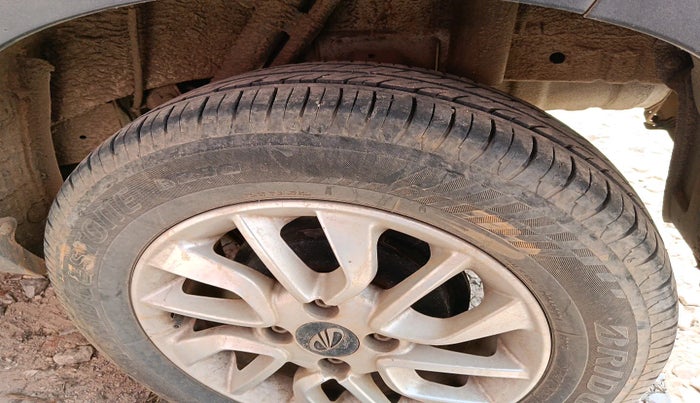 2016 Mahindra Kuv100 K8 6 STR, Petrol, Manual, 15,082 km, tyre