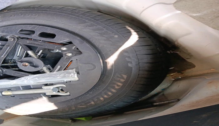 2016 Mahindra Kuv100 K8 6 STR, Petrol, Manual, 15,082 km, tyre