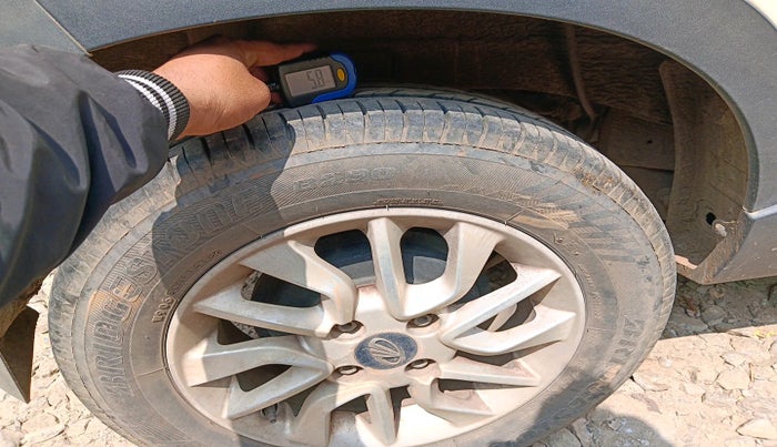 2016 Mahindra Kuv100 K8 6 STR, Petrol, Manual, 15,082 km, tyre