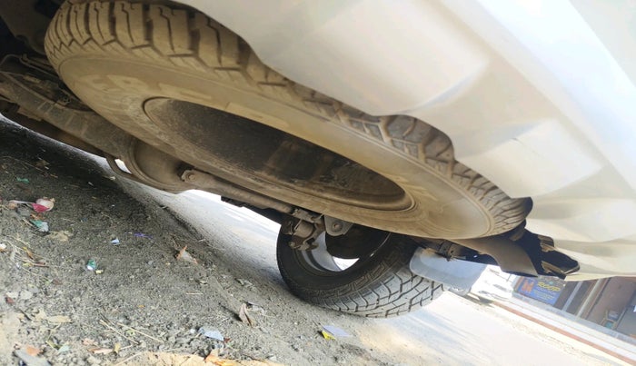 2016 Ford Endeavour TITANIUM 3.2 4X4 AT, Diesel, Automatic, 2,07,527 km, tyre