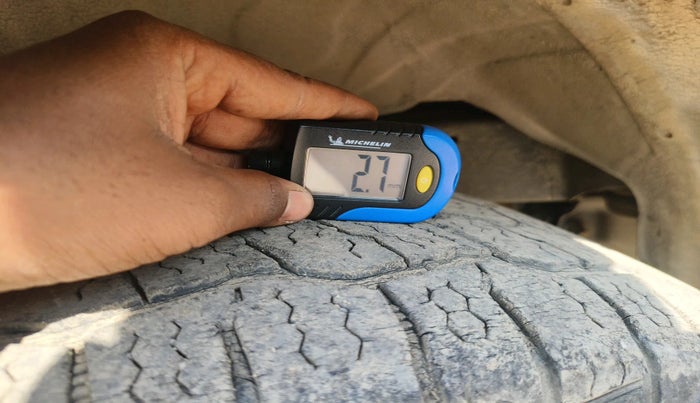 2016 Ford Endeavour TITANIUM 3.2 4X4 AT, Diesel, Automatic, 2,07,527 km, tyre