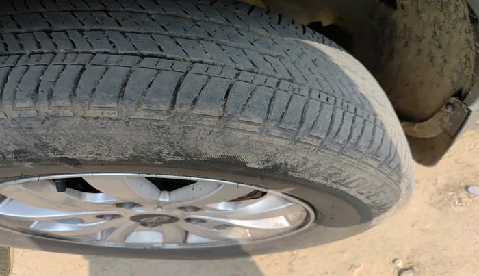 2019 Mahindra XUV500 W9, Diesel, Manual, 1,10,737 km, tyre