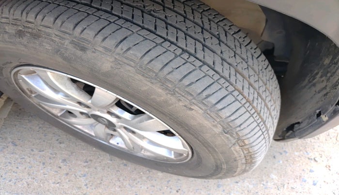 2019 Mahindra XUV500 W9, Diesel, Manual, 1,10,737 km, tyre