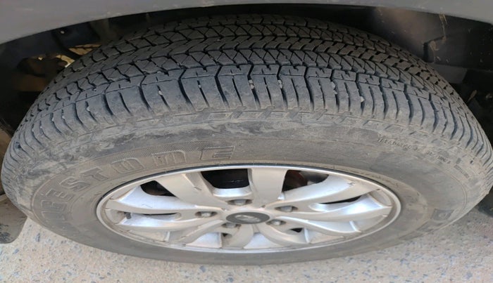 2019 Mahindra XUV500 W9, Diesel, Manual, 1,10,737 km, tyre