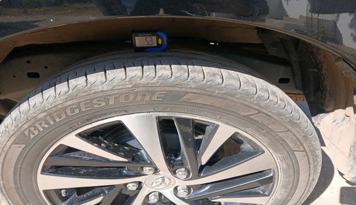 2024 Toyota Innova Crysta 2.4 ZX 7STR, Diesel, Manual, 14,060 km, tyre