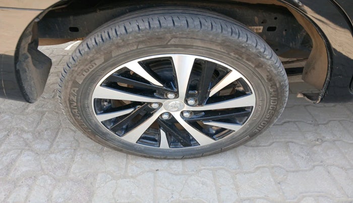 2024 Toyota Innova Crysta 2.4 ZX 7STR, Diesel, Manual, 14,060 km, tyre