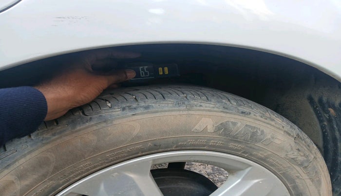 2011 Honda Jazz 1.2 L I-VTEC SELECT, Petrol, Manual, 1,17,258 km, tyre