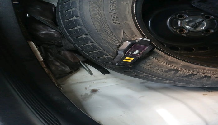 2011 Honda Jazz 1.2 L I-VTEC SELECT, Petrol, Manual, 1,17,258 km, tyre