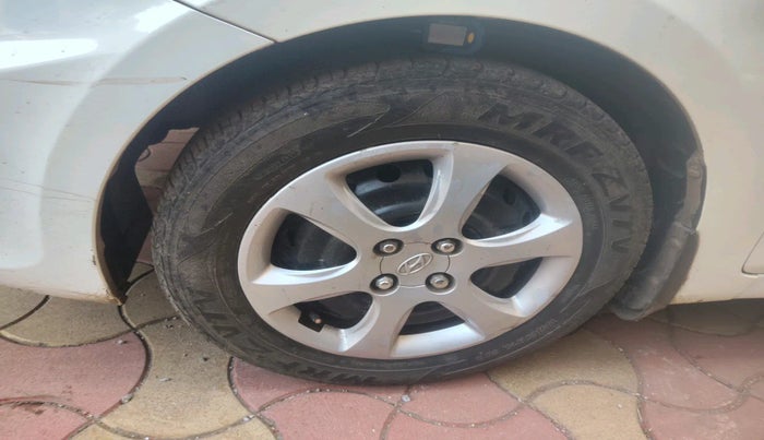 2011 Hyundai Verna FLUIDIC 1.6 CRDI EX, Diesel, Manual, 57,936 km, tyre