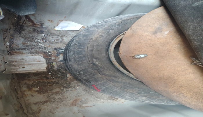 2011 Hyundai Verna FLUIDIC 1.6 CRDI EX, Diesel, Manual, 57,936 km, tyre